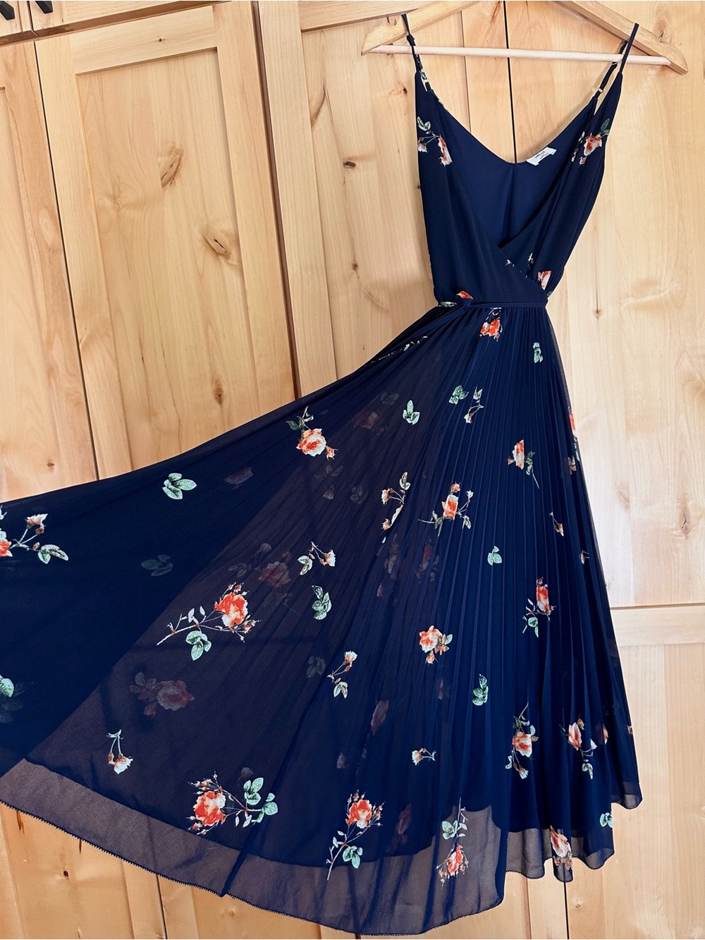 Wilfred ( Aritzia ) Navy Floral Pleated Midi Dress